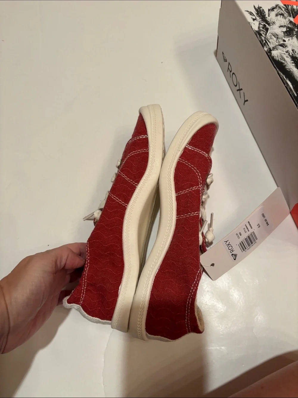 Roxy Surf Red Canvas Low-Top Sneakers with White Laces squish 6.5 bayshore